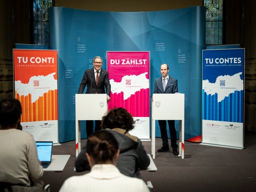 Das Ergebnis der Sprachgruppenzählung 2024 könne man als stabil bezeichnen, weil die Schwankungen unter einem Prozent liegen, sagte ASTAT-Direktor Timon Gärtner bei der heutigen (6. Dezember) Pressekonferenz mit Landeshauptmann Arno Kompatscher. (Foto: LPA/Fabio Brucculeri)