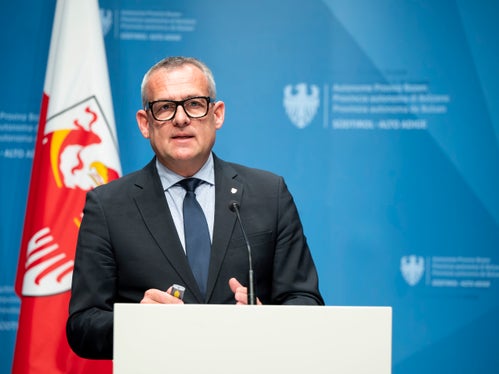 Alla cerimonia per l'avvio dei lavori per la nuova caserma dei Carabinieri di Appiano, l'assessore alle Opere pubbliche Christian Bianchi illustrerà il significato dell'opera e le caratteristiche della nuova struttura. (Foto: USP/Fabio Brucculeri)