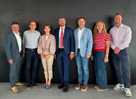Im Foto (von links): Generaldirektor Joachim Dejaco, Präsident Martin Fill, Verwaltungsrätin Trixie Bastian, LR Daniel Alfreider, Verwaltungsrat Thomas Schraffl, Aufsichtsratspräsidentin Bruna Micheletto, Aufsichtsrat Martin Müller. Es fehlt: Aufsichtsrat Gerd Baumgartner. (Foto: STA)