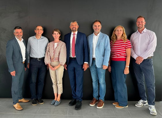 Im Foto (von links): Generaldirektor Joachim Dejaco, Präsident Martin Fill, Verwaltungsrätin Trixie Bastian, LR Daniel Alfreider, Verwaltungsrat Thomas Schraffl, Aufsichtsratspräsidentin Bruna Micheletto, Aufsichtsrat Martin Müller. Es fehlt: Aufsichtsrat Gerd Baumgartner. (Foto: STA)