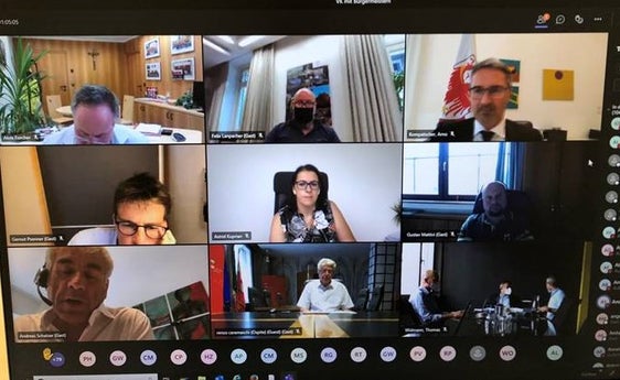La videoconferenza con i Comuni del presidente Kompatscher con i sindaci (Foto: ASP/Larcher)