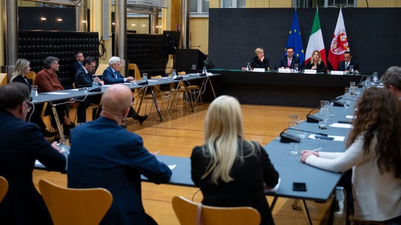 Unterstaatssekretärin Fausta Bergamotto verschaffte sich einen Überblick über die Arbeit des neuen Gremiums. (Foto: LPA/Fabio Brucculeri)
