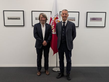 L'assessore provinciale alla Protezione dell'ambiente, della natura e del clima Peter Brunner (a destra) e l'assessore provinciale alla Prevenzione sanitaria e salute Hubert Messner, che hanno promosso insieme la collaborazione. (Foto: USP/Vera Brunetti)