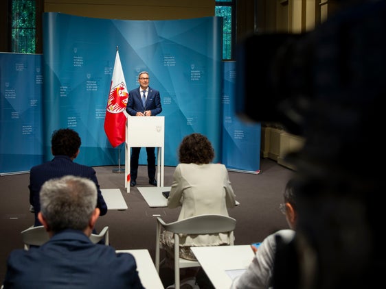 Landeshauptmann Arno Kompatscher berichtete bei der Pressekonferenz über die Beiträge für die Rundfunkanstalt Südtirol  (RAS) im laufenden Jahr.  (Foto: LPA/Fabio Brucculeri)