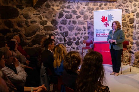 La vicepresidente della Provincia di Bolzano Rosmarie Pamer: “Claudia de’ Medici ci induce a chiederci se la nostra memoria collettiva renda giustizia alle donne che hanno scritto la storia.” (Foto: USP/Jacopo Coen)