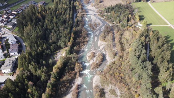 Das Landesamt für Wildbach- und Lawinenverbauung Nord setzt die Arbeiten zur Verstärkung des Hochwasserschutzes und zur Verbesserung der gewässerökologischen Situation am Mareiter Bach fort. (Foto: LPA/Landesamt für Wildbach- und Lawinenverbauung Nord in der Agentur für Bevölkerungsschutz)