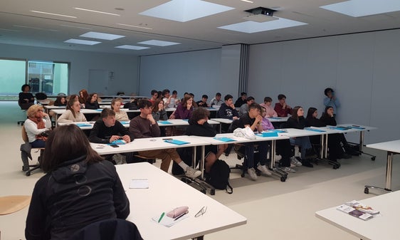 Due classi della scuola secondaria di primo grado Galileo Galilei hanno potuto conoscere il sistema di protezione civile, grazie alle lezioni dei tecnici dell'Agenzia per la Protezione civile (Foto: ASP/Agenzia di Protezione civile)