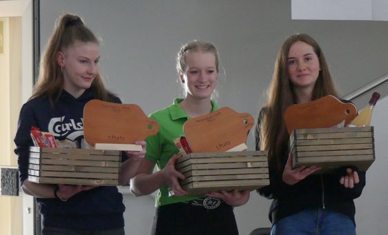 Die Erstplatzierten (v. l.) Martha Zwischenbrugger (FS Tisens), Stephanie Schöpfer (FS BHM Rotholz) und Laura Schmid (FS BHM Landeck) (Foto: LPA/FS Tisens)