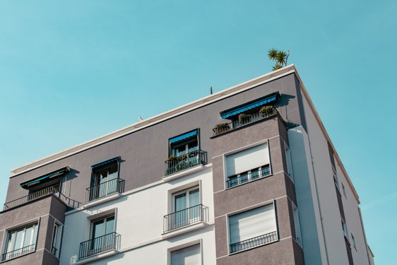 La Giunta provinciale ha individuato i Comuni con carenza di alloggi e ha stabilito di tassare con un'aliquota più alta gli immobili che rimangono sfitti a lungo termine (Foto: Unsplash)