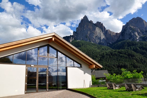 La nuova Casa del Parco naturale Sciliar-Catinaccio a Siusi offre l'opportunità di approfondire la conoscenza delle particolarità del territorio (Foto: Ufficio natura/Klaus Puntaier)