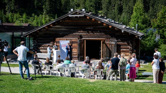 Nel corso di una conferenza stampa tenutasi al Tublá da Nives a Selva di Val Gardena, l'assessore provinciale all’Istruzione, Formazione e Cultura ladina, Daniel Alfreider, insieme ai dirigenti del Dipartimento, ha tracciato un bilancio di #primotempo della prima metà della legislatura. (Foto: USP/Fabio Brucculeri)