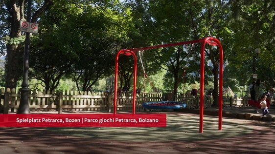 Il parco giochi nel Parco Petrarca di Bolzano è accessibile a tutti. (Foto: USP)