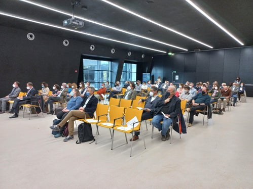 La Sala seminari 1 al piano interrato del NOI Techpark gremita dal pubblico (Foto: ASP)