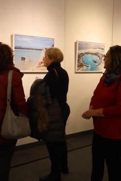 Buona affluenza di pubblico per la mostra dedicata al cambiamento climatico. (Foto: Centro Trevi)