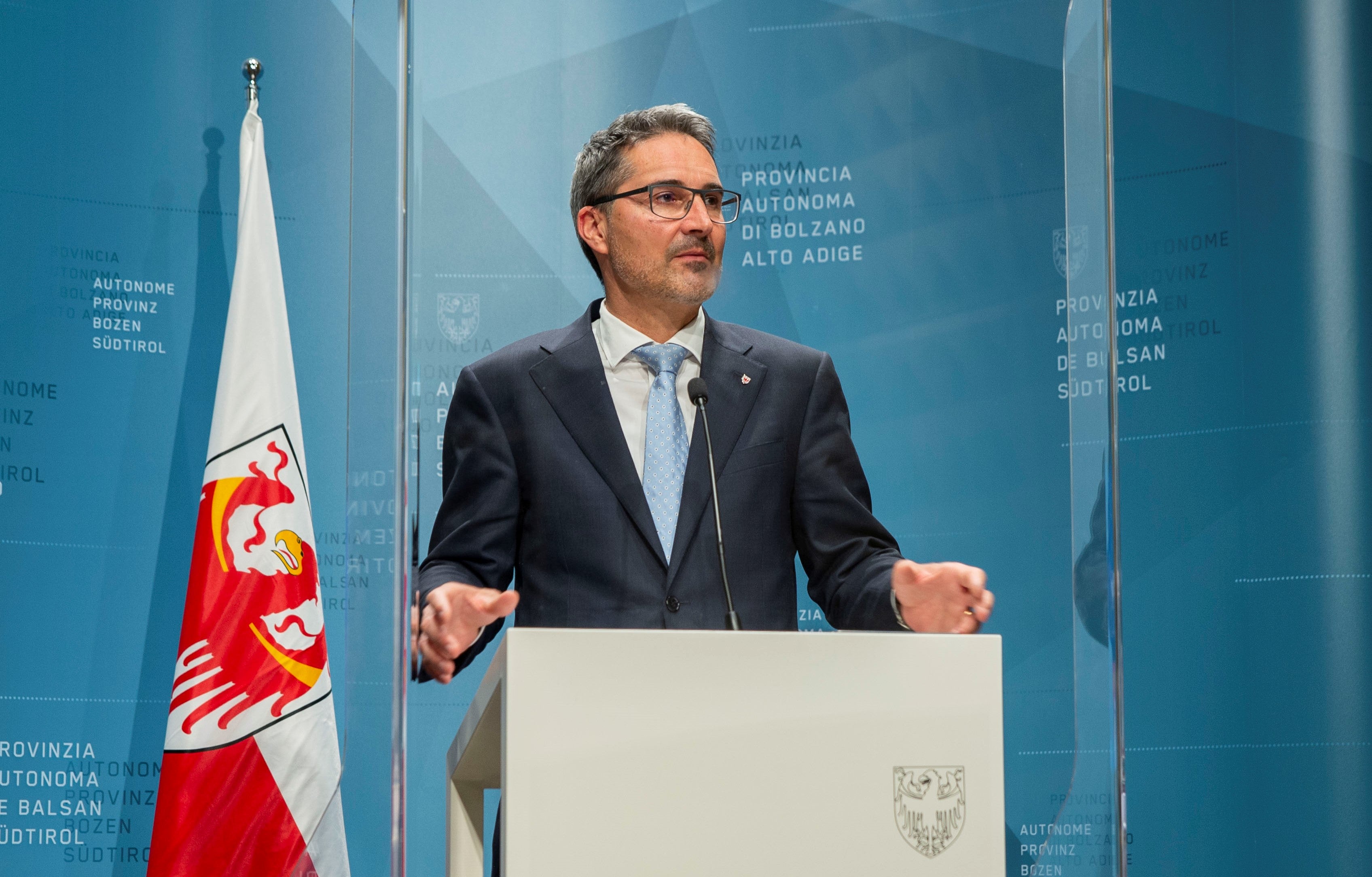 LH Kompatscher: Die zusätzlichen Mittel für Pflegeberufe sowie Lehrpersonen an Schulen staatlicher Art werden dank der im Herbst 2021 abgeschlossenen Finanzverhandlungen mit Rom möglich. (Foto: LPA/Fabio Brucculeri)