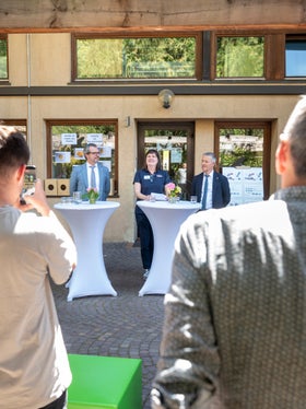 Mit einer Pressekonferenz und einem Tag der offenen Tür feierte das Biologische Labor des Landes sein 50-jähriges Bestehen mit Landesrat Peter Brunner, Amtsdirektorin Alberta Stenico und Bürgermeister Giovanni Seppi (von rechts). (Foto: LPA/Fabio Brucculeri)