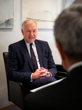 Der gebürtige Grazer Martin Eichtinger studierte &nbsp;in Bologna und Paris und ist seit Mitte der 1980er-Jahre österreichischer Diplomat. Er vertrat bisher Österreich in Mexiko, den USA, und als Botschafter in Rumänien, Moldau und Großbritannien. Er ist seit kurzem Botschafter in Rom. (Foto: LPA/Fabio Brucculeri)