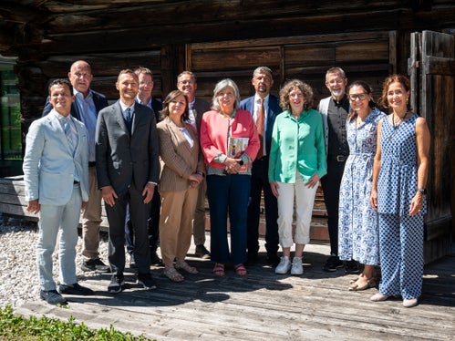  Ntan na cunferënza stampa tenida tl Tublá da Nives te Sëlva, à Daniel Alfreider, assessëur provinziel per l'Istruzion, la Furmazion y la Cultura ladina, deberieda cun l team dl assessoart y departimënt fat n bilanz dla prima pert dla legislatura. (Foto: USP/Fabio Brucculeri)