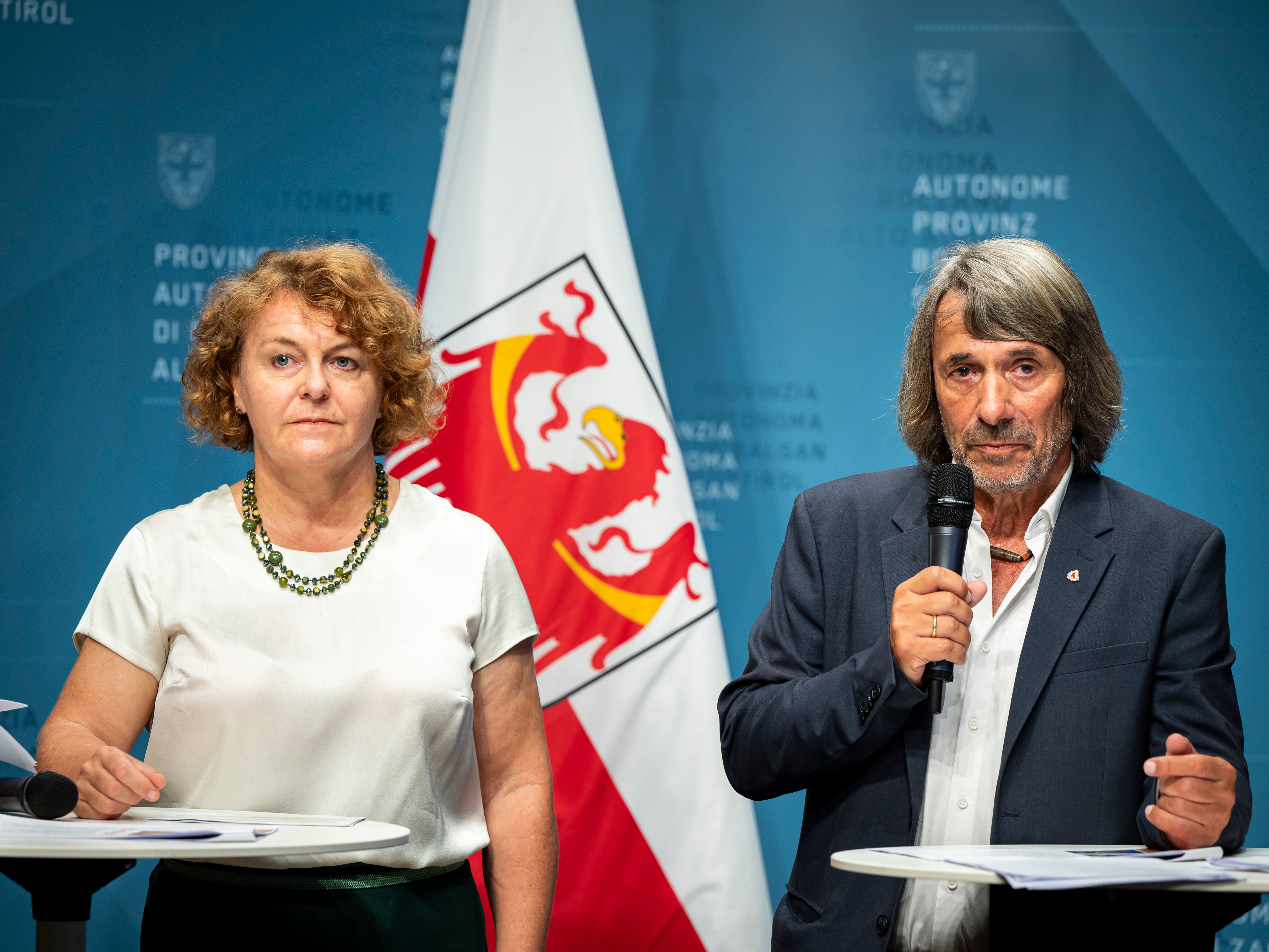 Setzen sich gemeinsam für die Anliegen der älteren Menschen in Südtirol ein: Landesrätin Rosmarie Pamer und Landesrat Hubert Messner. (Foto: LPA/Fabio Brucculeri)