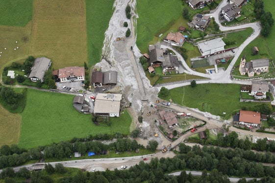 Lokalaugenschein aus dem Hubschrauber am Tag danach: Kogbach in Pflersch (Foto: LPA/Agentur für Bevölkerungsschutz)