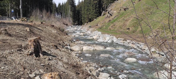 È stata ripristinata la continuità del flusso del corso del Talvera a nord di Sarentino. (Foto: Sistemazione bacini montani nord)
