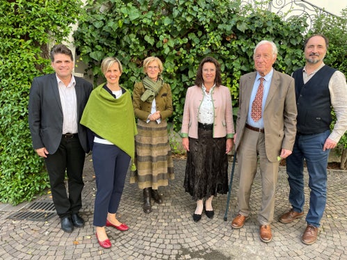 2023 wurde in San Michele all'Adige vom Referat Volksmusik und dem Volkskundemuseum METS eine Tagung zum Wirken von Walter Deutsch organisiert, an dem Professor Deutsch selbst teilnahm (im Bild v.l.&nbsp;Thomas Nußbaumer vom Mozarteum Innsbruck, Manuela Cristofoletti vom Referat Volksmusik, Dorothea Draxler vom Volkskultur Niederösterreich, Anita Frühwirth vom Österreichisches Volksliedwerk, Prof. Walter Deutsch, Ulrich Morgenstern von der Universität für Musik und darstellende Kunst Wien; Foto: LPA/Referat für Volksmusik/Dorothea Draxler)