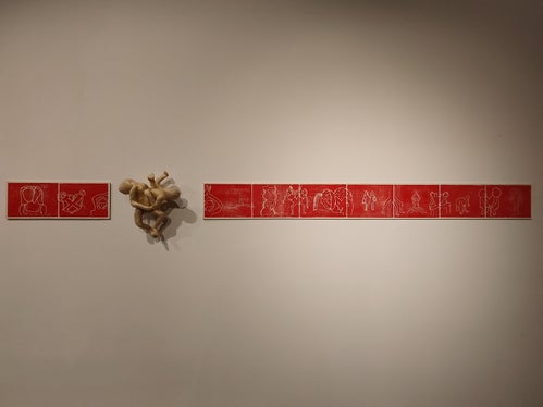 L'opera “Zwiegesang” di Hanna Unterhauser, modellazione in cera e stampa su linoleum. (Foto: USP/Direzione Istruzione, formazione e cultura ladina)