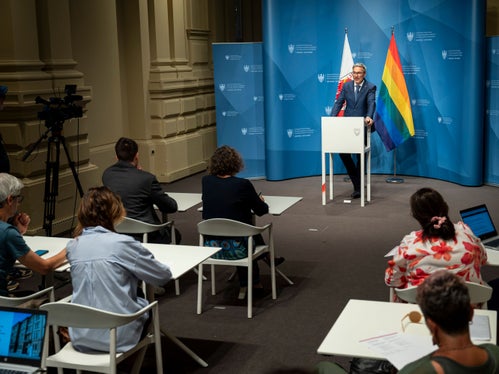 „Mit dieser Ergänzung setzen wir ein klares Signal für kurze Wege, regionale Kreisläufe und die Stärkung unserer bäuerlichen Betriebe in den Berggebieten“, erklärte Landeshauptmann Arno Kompatscher die Erweiterung des Landesgesetzes. (Foto: LPA/Fabio Brucculeri)