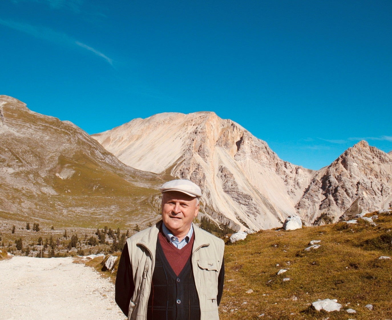 Der erste Träger des neu geschaffenen Merit Ladin steht fest: Die Expertenjury sprach sich in dieser Woche einstimmig für den über die Grenzen Südtirols hinaus bekannten Linguisten Lois Craffonara (im Bild) aus. (Foto: LPA/Lois Craffonara)
