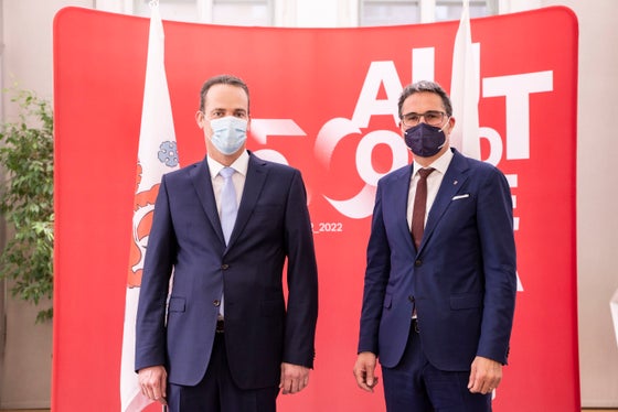 Bevölkerungsschutz, zweisprachige Fachkräfte, mehrsprachige Schule: Ministerpräsident Paasch(l.) und LH Kompatscher stellten viele Gemeinsamkeiten zwischen Südtirol und der Deutschsprachigen Gemeinschaft fest. (Foto: LPA/Barbara Franzelin)