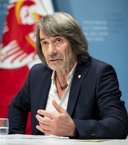 Diese Zahlen zeigen, dass die Lebensqualität und die Gesundheitsversorgung im Land funktionieren. Gleichzeitig erinnern sie uns daran, wie wichtig es ist, Gesundheit möglichst lange zu erhalten. Prävention bleibt deshalb weiterhin ein zentraler Schwerpunkt unserer Gesundheitspolitik, sagt Gesundheitslandesrat Hubert Messner als Reaktion auf die ASTAT-Erhebung. (Foto: LPA/Fabio Brucculeri)