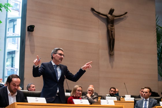 Il presidente della Provincia ha sottolineato che il lavoro politico sarà più impegnativo che mai, vista la pluralità senza precedenti dei partiti presenti nel Consiglio provinciale altoatesino e con la Giunta provinciale sostenuta da una coalizione di cinque partiti. (Foto: ASP/Ivo Corrà)