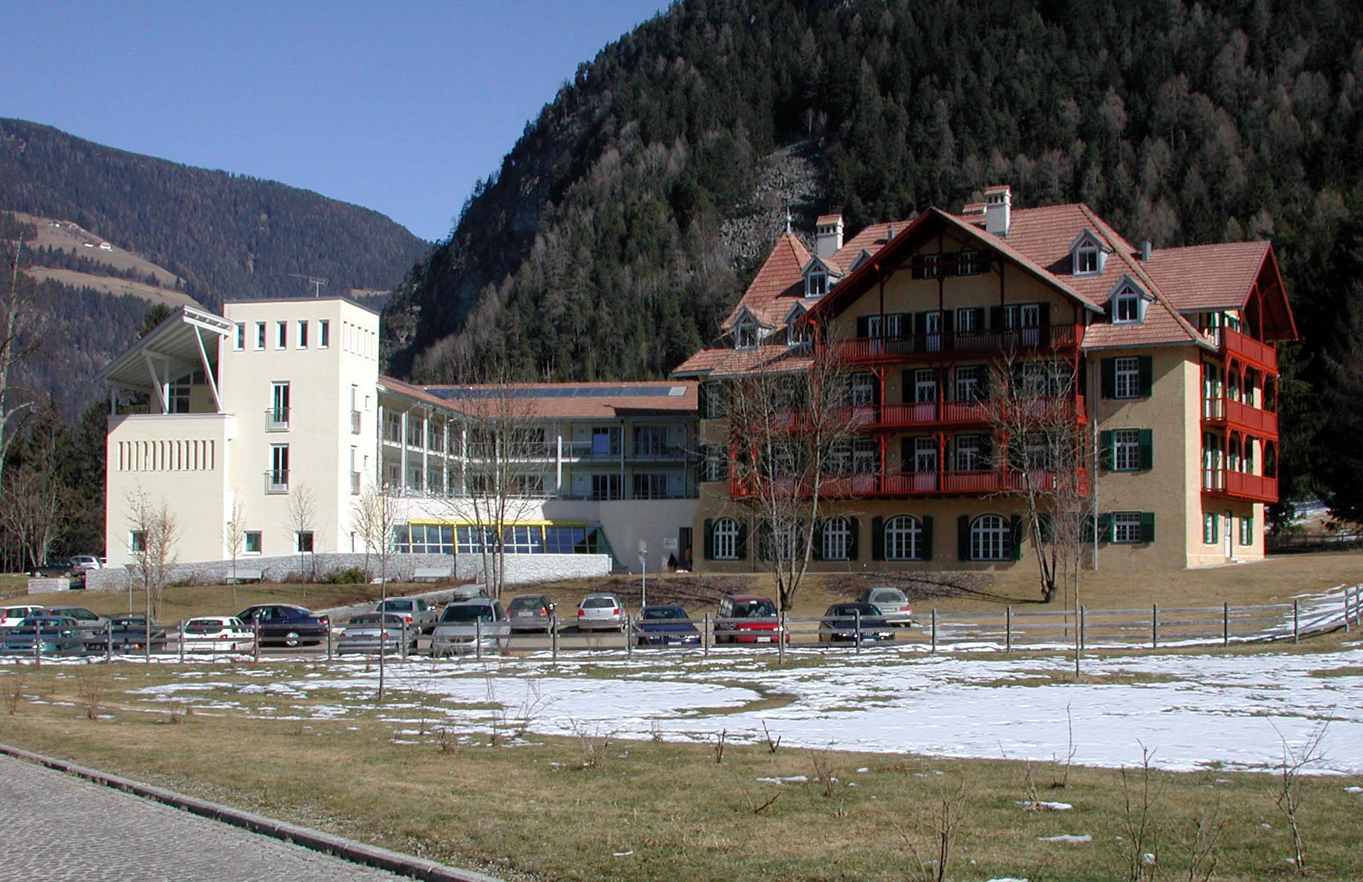 Nella sua ultima riunione (5 ottobre) la Giunta ha stabilito le linee guida ed i principi per l'ampliamento dei servizi di degenza e semiresidenziali per la cura delle persone con disturbi alimentari. Nella foto il centro di Bad Bachgart a Rodengo che si occupa, tra l'altro, anche delle problematiche legate ai disturbi alimentari (Foto: ASP)