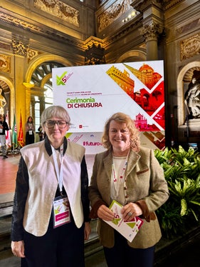 L'assessora provinciale alla Coesione sociale, Rosmarie Pamer (a destra nella foto), ha partecipato al Festival delle Regioni assieme alla rispettiva direttrice di Dipartimento, Michela Morandini. (Foto: USP/Dipartimento Coesione sociale, Famiglia, Anziani, Cooperative e Volontariato)