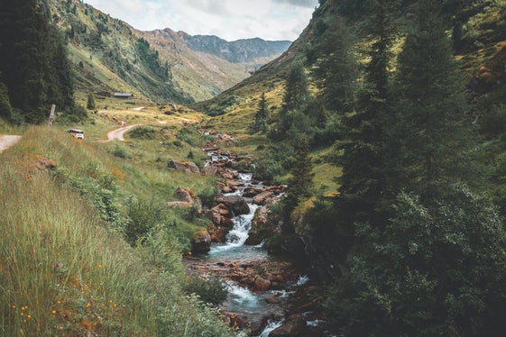 Das Amt für öffentliches Wassergut sucht einen Landwirtschaftstechniker oder -technikerin. Seinen Sitz hat es in der Bozner Cesare-Battisti-Straße. (Foto: Unsplash)