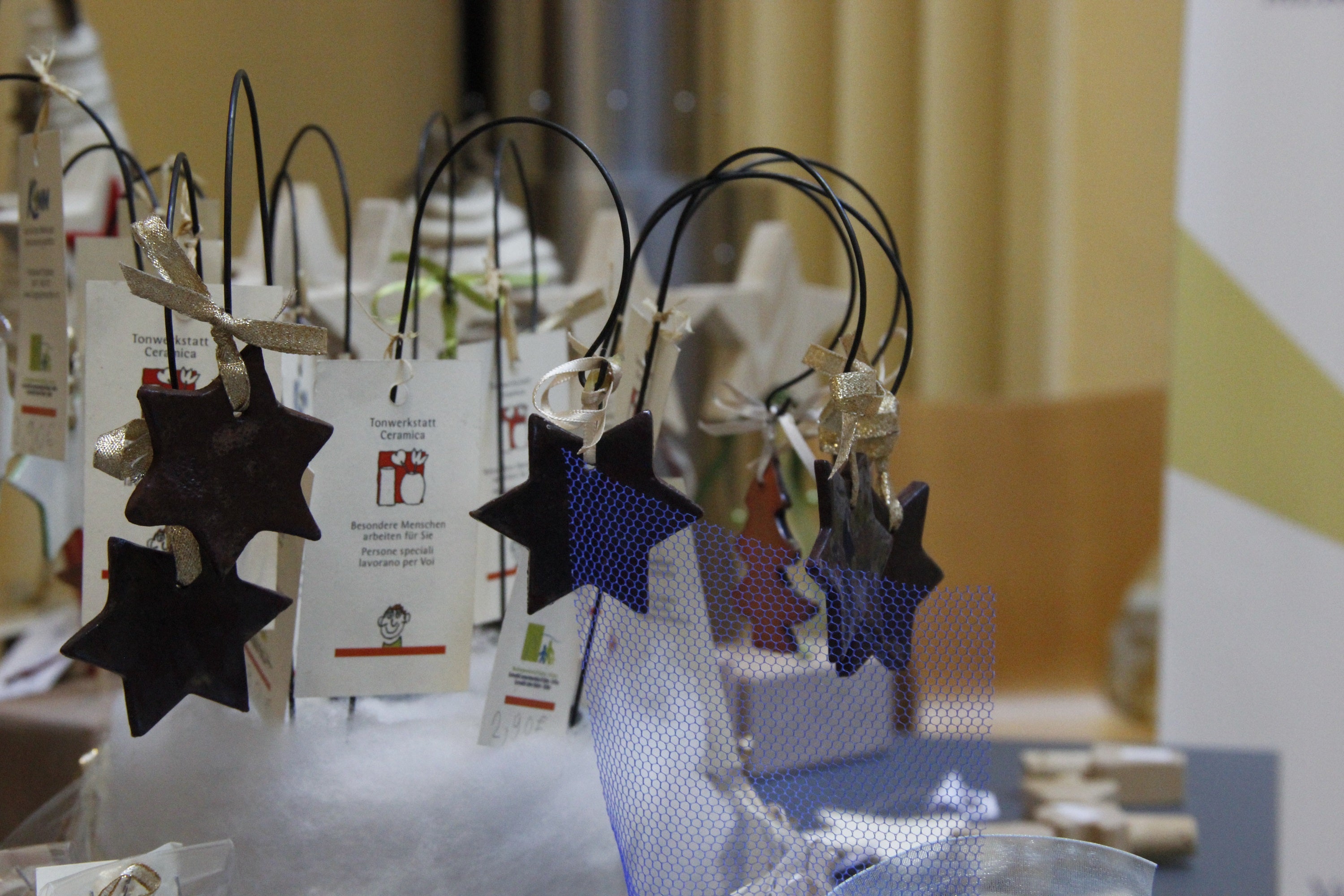 Presso il mercatino di Natale organizzato dai laboratori sociali dell'Alto Adige, tutti i prodotti artigianali potranno venire acquistati oggi fino alle 15.30.&nbsp;(Foto: ASP/Hannes Wisthaler)