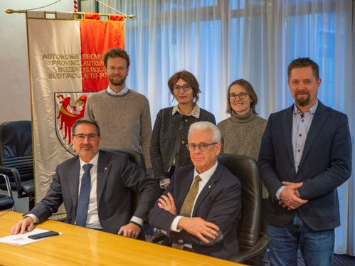 Landeshauptmann Arno Kompatscher hat den Rat der Ingenieurkammer mit an der Spitze Präsident Claudio Sartori im Landhaus 1 in Bozen empfangen, mit im Bild (v.r.) Vizepräsident Michael Pfeifer und die Ratsmitglieder Marlene Rinner, Silva Santagati und Hannes Weiss teil. (Foto: LPA/Fabio Brucculeri)