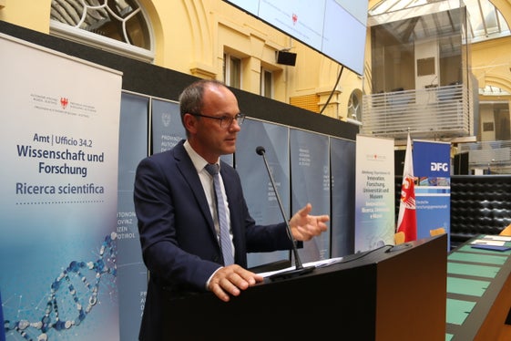 Johann Gamper della Libera Università di Bolzano nel corso del suo intervento  (Foto: ASP/Matilde Ciriani)