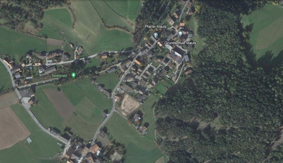 Das Wipptaler Dorf Mauls soll umfahren werden. Gestern wurde der Vertrag für die Projektierung unterzeichnet. (Quelle: Google Earth)