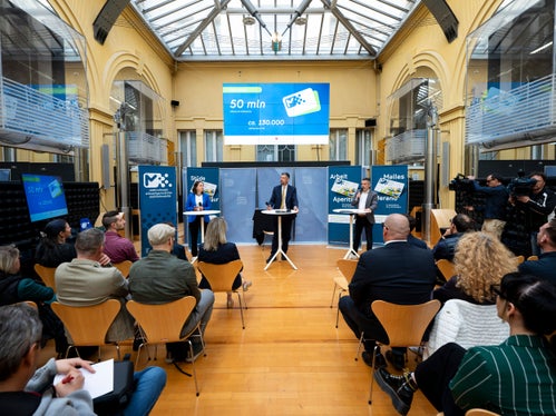 A partire da giugno, sarà disponibile il nuovo altoadigemobilità Fix365, l’abbonamento annuale a tariffa fissa di 250 euro, concepito per coloro si spostano con alta frequenza con i mezzi pubblici locali. Verrà inoltre lanciato un nuovo portale utenti per l’acquisto e la gestione digitale dei propri abbonamenti. (Foto: USP/Fabio Brucculeri)