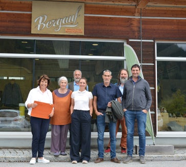 Foto di gruppo con l'assessora Maria Hochgruber Kuenzer (prima a sinistra) al termine del sopralluogo (Foto: ASP)