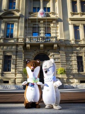 Tina & Milo sind die Maskottchen der Olympischen Spiele 2026 (Foto: LPA/Fabio Brucculeri).