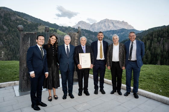 Giornata della cultura ladina (da sinistra): il direttore dell'Istruzione e cultura ladina André Comploi, la direttrice del Museo ladino Katharina Moling, il commissario del Governo, prefetto, Vito Cusumano, il vincitore del premio Merit Ladin Lois Castlunger, l'assessore provinciale Daniel Alfreider, l'ex assessore provinciale Florian Mussner, il direttore del Dipartimento istruzione Heinrich Videsott (Foto: USP/Direzione Istruzione e cultura ladina/Vanessa Runggaldier)