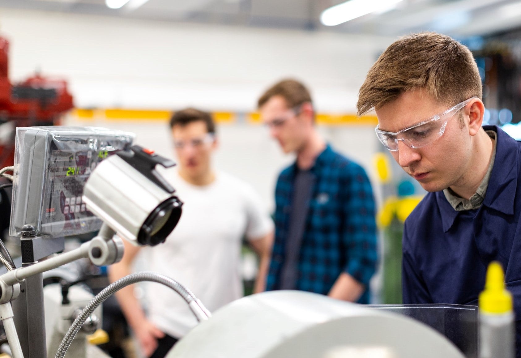 An der Technologischen Fachoberschule Max Valier in Bozen soll eine Stelle als Schullaborant oder Schullaborantin für den Fachbereich Maschinenbau besetzt werden. (Foto: Unsplash)
