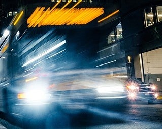 Ab kommendem Wochenende fahren Nightliner auch im Eisacktal. Damit ist das flächendeckende Netz an nächtlichen Busverbindungen in Südtirol vollständig. (Foto: pixabay.com)