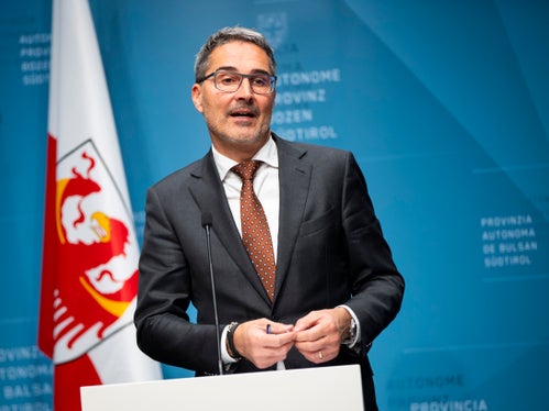 Le organizzazioni ombrello possono contare sul sostegno della Provincia per iniziative di promozione del volontariato. Con l'approvazione dei nuovi criteri viene agevolato l'accesso ai finanziamenti, ha sottolineato il presidente della Giunta altoatesina Arno Kompatscher. (Foto: ASP/Fabio Brucculeri)