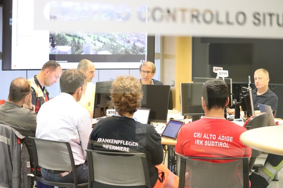 Riunione operativa al Centro Situazioni provinciale nel giorno della chiusura del corridoio Brennero. (Foto: USP/Maja Clara)