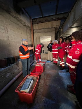 SOS Archivi: Die Übung im Landesarchiv erfolgte unter Anleitung von Eleonora Canobbio aus Mailand. (Foto: LPA/Landesarchiv)