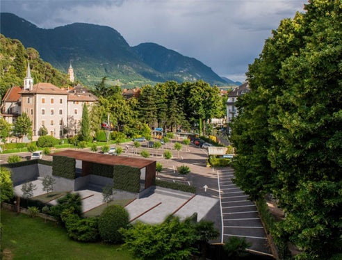 Presso il parcheggio Karl Wolf sorgerà la stazione a valle della funicolare (Rendering: Dipartimento Mobilità)