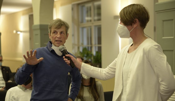 A Merano spazio anche agli interventi del pubblico in sala. (Foto:ASP)